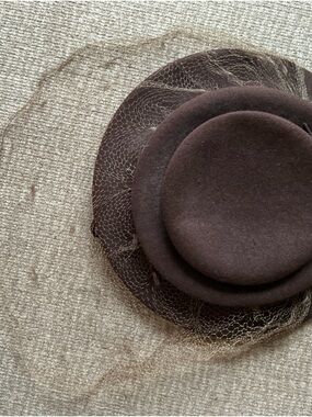 Vintage Wiebolt Brown Felt Hat w/ Birdcage Veil 1950s Cocktail Church Chic